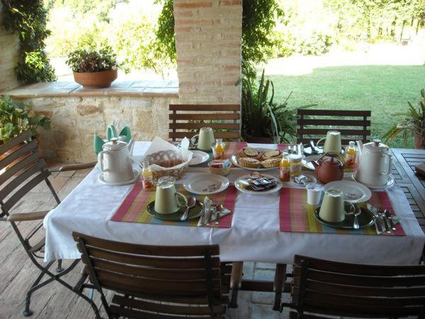 Cascinale La Mimosa Bed and Breakfast Cupramontana Exteriör bild